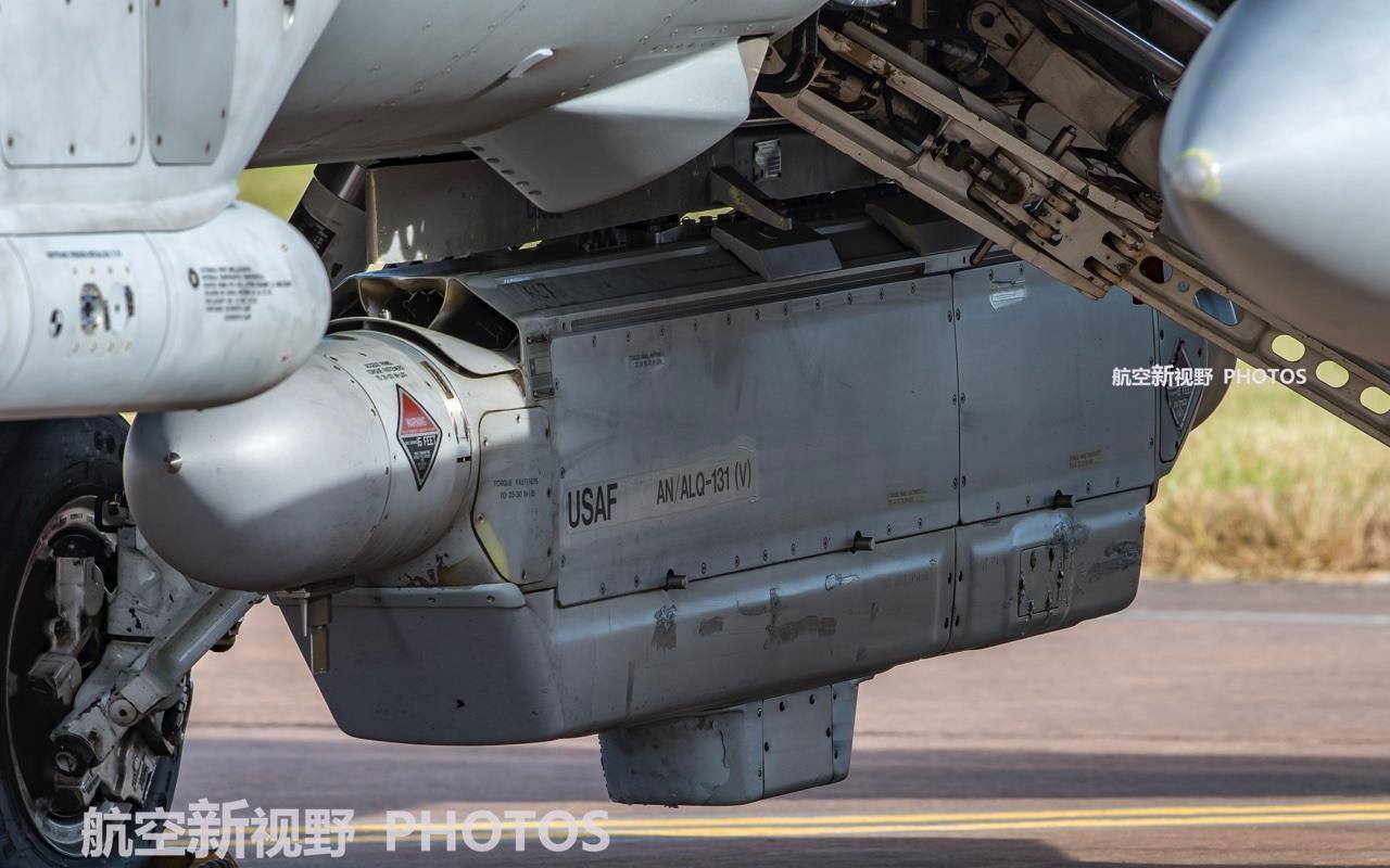 实拍|军迷深入国外基地实拍,美国空军F-16战斗机,服役多年不减当年