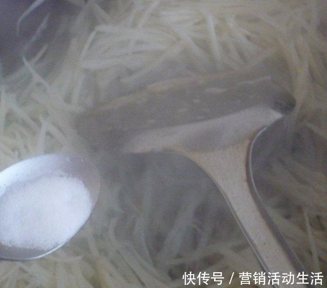 土豆丝|土豆丝卷饼，柔软劲道，凉了也不硬，早餐别出去买了
