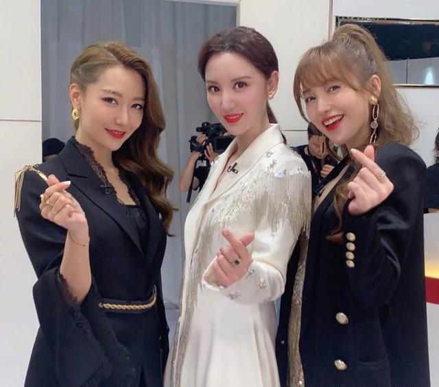  王一博|张萌化身迷妹为王一博打call，玩转街舞的他舞蹈水平在圈内如何？