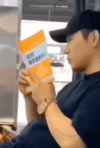 搞笑|搞笑GIF趣图：这是身上没一点伤，全伤到脑子上了