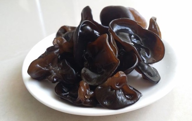  木耳|泡木耳不要只用水，学会这一招，1分钟就能泡发，木耳又大又软