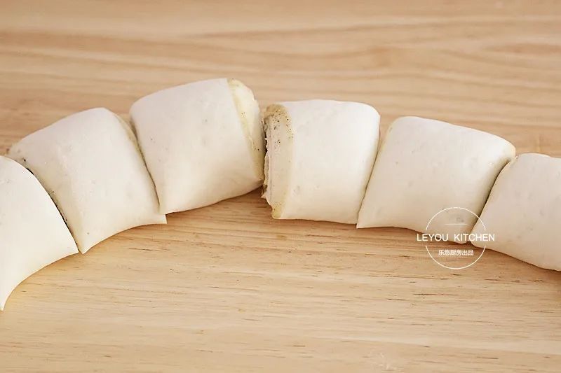 全家人|1斤面粉做6个烧饼,不油不腻,平底锅就能做,刚好全家人的早餐