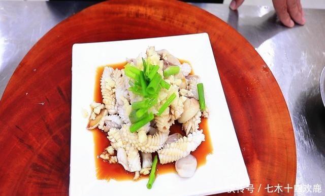  盐水|海边人做鱿鱼有一套，盐水生滚鲜鱿鱼，出锅鲜香弹脆，太好吃了