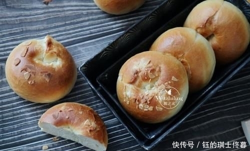  奶香|一到夏天，儿子就馋这道奶香面包，做法简单，暄软劲道真好吃