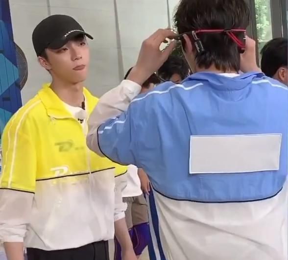 滤镜|22岁蔡徐坤遇上20岁陈立农,没了十级滤镜,两岁年龄差成亮点