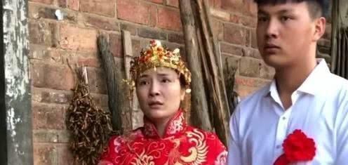 怀疑|同学结婚我随礼600，我结婚他随200，红包里的小纸条让我怀疑人生