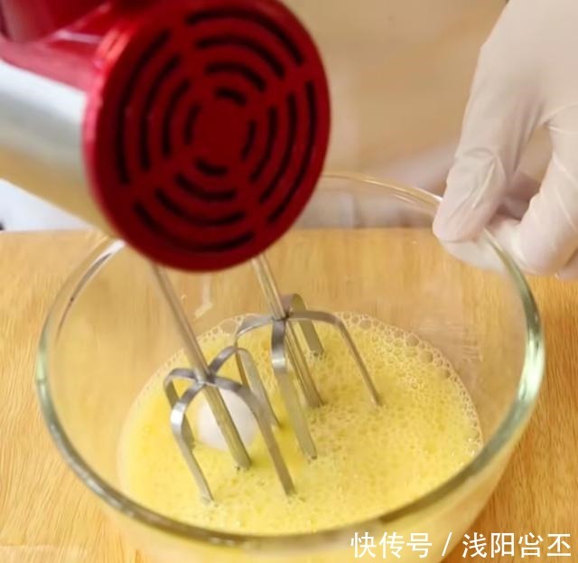 好吃|一个蒸锅搞定的蒸酸奶蛋糕,无需烤箱不回缩,湿润绵密很好吃