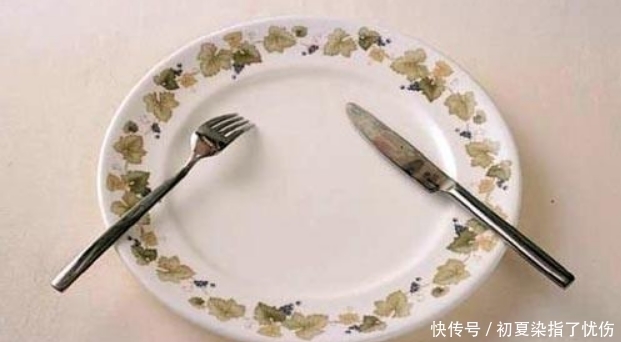 收走|一人去吃牛排,中途去趟厕所餐具被收走!用此招,不尴尬