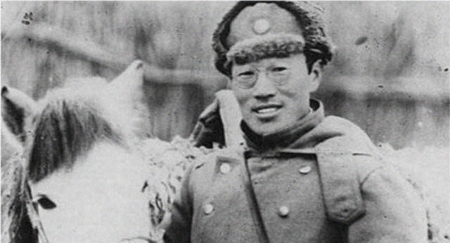 挺进纵队|在东北战场，他先后当过五个纵队的司令员，后来什么军衔