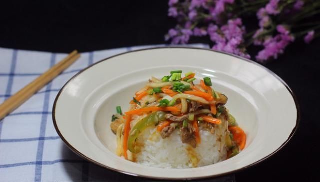 小吃|90后夫妻在英国卖“国产小吃”,每天排长队,老外:晚了吃不到