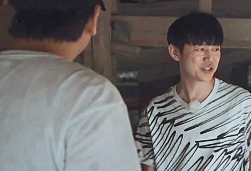  冰雹|彭昱畅跑出去淋冰雹时，谁注意黄晓明的举动？素质不是装出来的