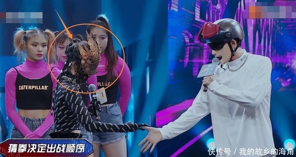 孟美岐|孟美岐戴面具跳扭腰舞,当镜头特写她的腰部,这柔韧性我没看错吧