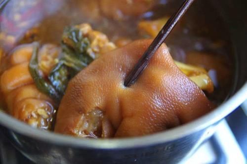 中国|猪蹄之后,又一中国美食在欧美火了,老外宁愿“打脸”也要吃