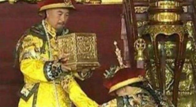笑话|乾隆在禅位仪式上，闹出了一出笑话，在场大臣们想笑不敢笑