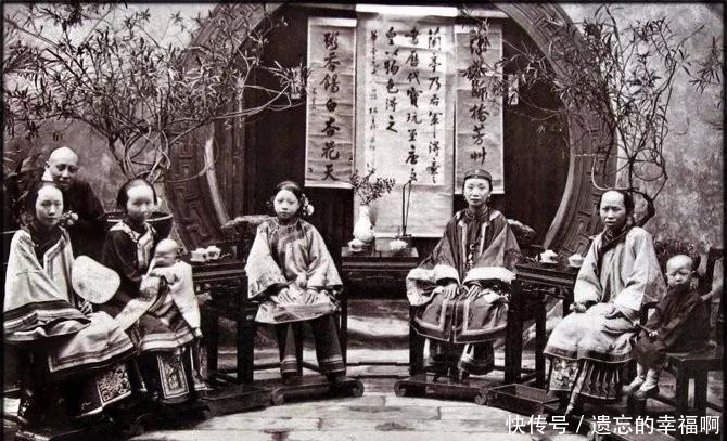 老照片|100年前高清老照片 火热的面摊 普通人家的两菜一汤