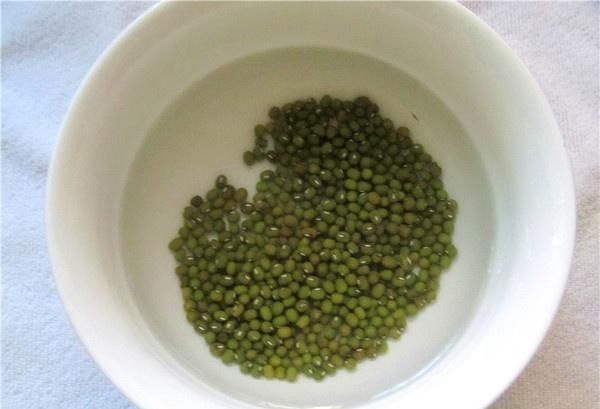 放糖|炖银耳汤直接放糖就大错特错了多加这“1步”,银耳羹清甜粘稠