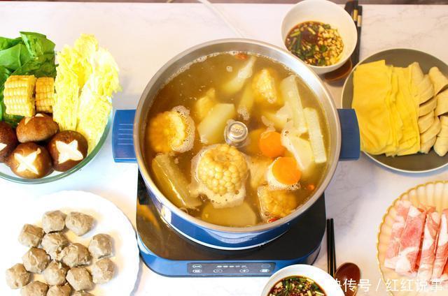 天气|天气转凉,夫妻俩这样吃晚餐,自制火锅汤底,鲜美低脂又饱腹