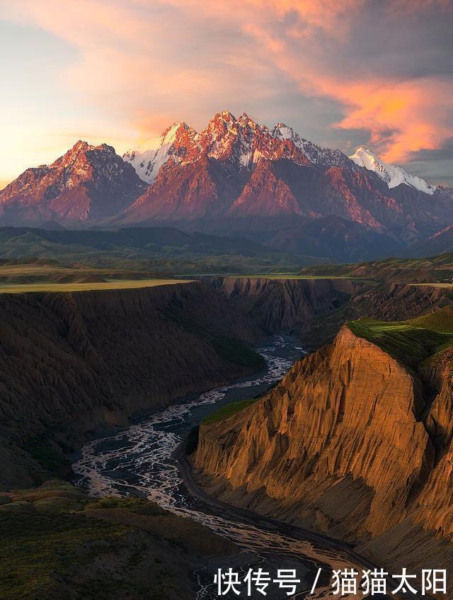 风景|从沙湾大盘鸡到安集海大峡谷,美味和风景共享