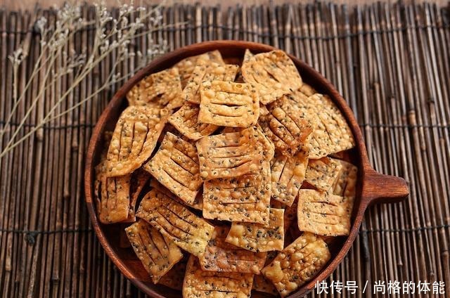 油炸麻叶|这道小吃,逢年必做,3块钱的成本能炸一大盆,酥酥脆脆,真好吃