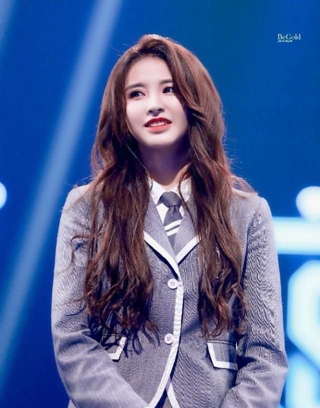 断层|刘雨昕高虞书欣500万票断层第一!金子涵未出道,网友直呼可惜!