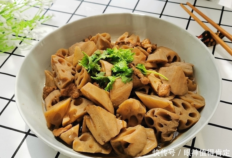 汤汁|初秋,白莲藕这样做又香又面,汤汁拌饭丁点不剩,家人都爱吃!