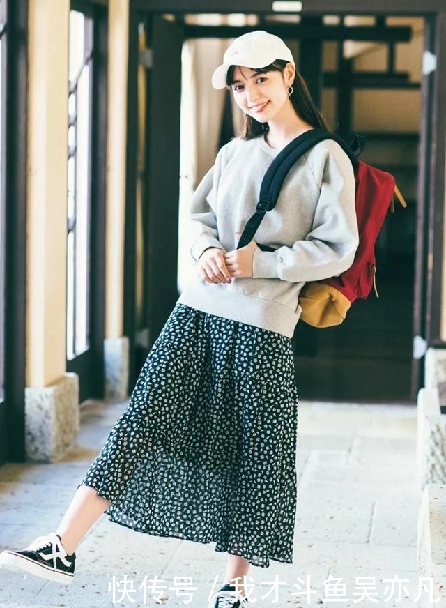 卫衣|卫衣+半裙=早秋最火混搭套路,时髦炸了