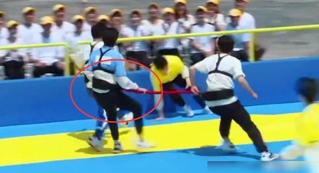  拒绝|当全队要逮捕陈立农时，看到蔡徐坤的动作，真的是满屏写着拒绝