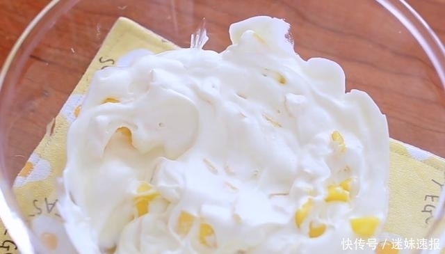 绵软|爆浆花朵小蛋糕:做法简单,绵软香甜,看着就想吃,孩子超喜欢