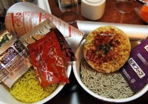 打开|这款“龙虾泡面”，卖20元一桶，有一百只虾，打开后康师傅完了