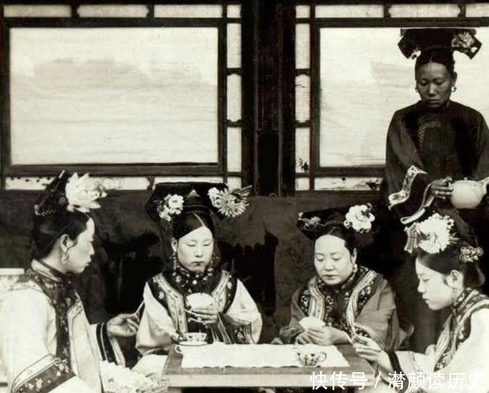 貌美|晚清老照片：大臣的貌美妻妾，神情哀伤的青楼女子