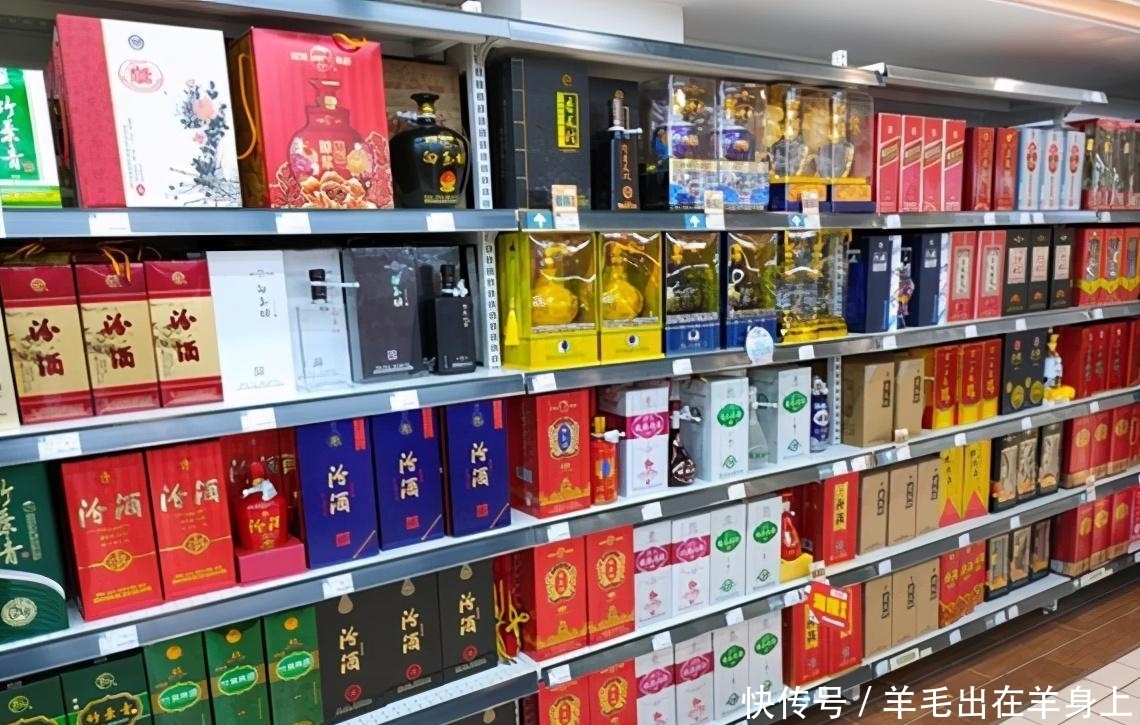 无人|中国有些“尴尬的酒”,在货架上无人问,内行的人却成箱送给领导