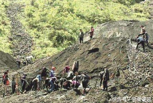 专家|村民举报山坡上半夜明灯,警方发现巨大盗洞,专家:墓主大有来头