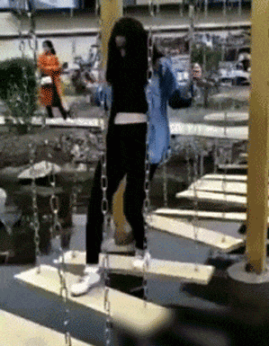 像是|搞笑GIF：感觉自己以前玩的掷瓦片就像是新手上路一样……