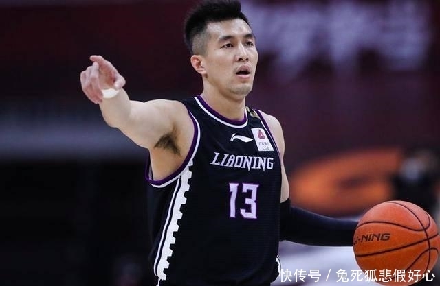 裁判的吹罚|争议一幕!京粤大战裁判抢戏,辽粤大战引发球迷热议,原因很简单