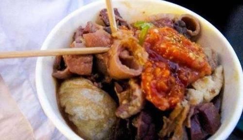 老奶奶|80岁奶奶卖“大乱炖”,15元1份,吃过的都说好,来晚就怕吃不到