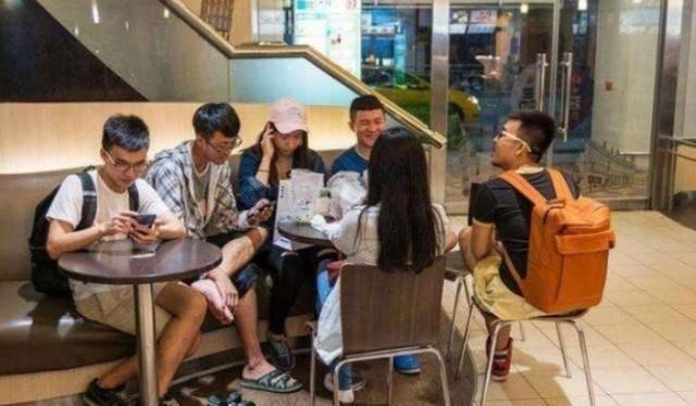 顾客|去吃肯德基,服务员“不喜欢”这3种顾客,很让人厌烦,有你吗