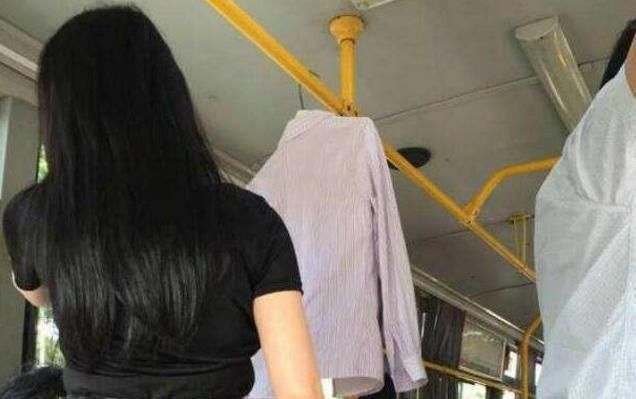 漏尿|坐车时因颠簸，女子漏尿遭嘲笑，男孩的一番话，整个车厢安静了