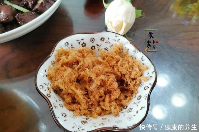 屏幕前|晒两口子的极简午餐，两菜一汤两小菜，网友很精致，比吃外卖强