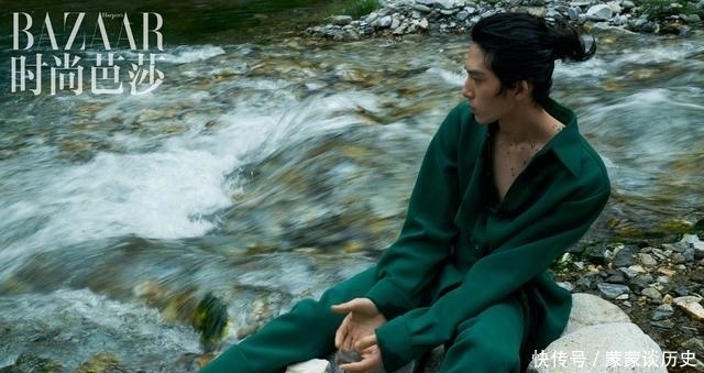 上演|井柏然大片超带感,穿白衬衫上演“湿身诱惑”,诠释自然与艺术感