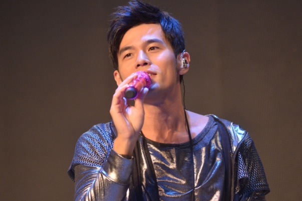  出道|活跃粉丝数量排名前五的明星艺人，蔡徐坤垫底，周杰伦第二