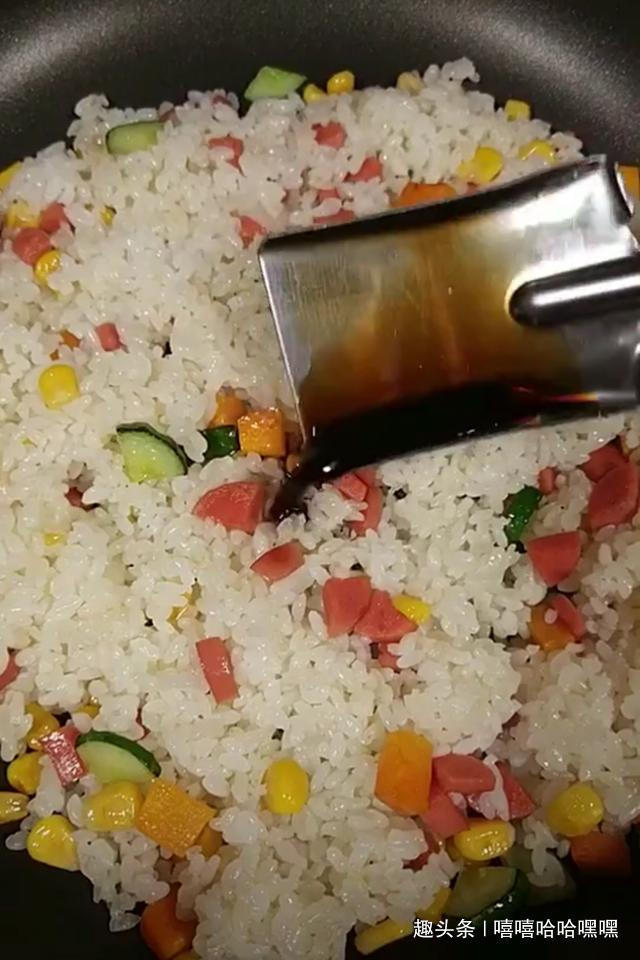  可爱|造型可爱，蛋皮金黄，吃到嘴里一瞬间，让人流连忘返，美味蛋包饭