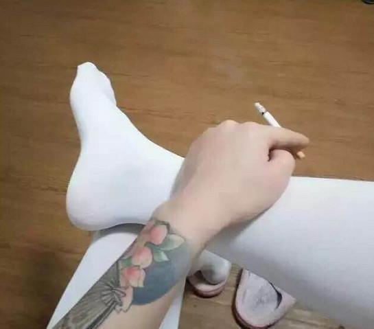 男朋友|男朋友总是打游戏,不理你的时候该怎么办?网友:毛裤换成丝袜!