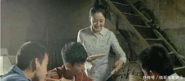 永不|“乞丐”富翁何荣峰，一饭之恩永不忘！21年后100万现金报答