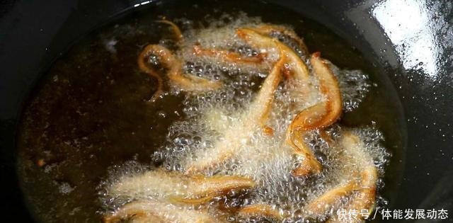 过年|过年不出门吃什么拿出朋友送的小鱼,教你糖醋凤尾鱼的做法