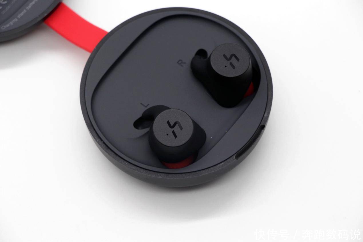 充电仓|运动达人必备：多种佩戴方式于一身，HAKII无线蓝牙耳机评测