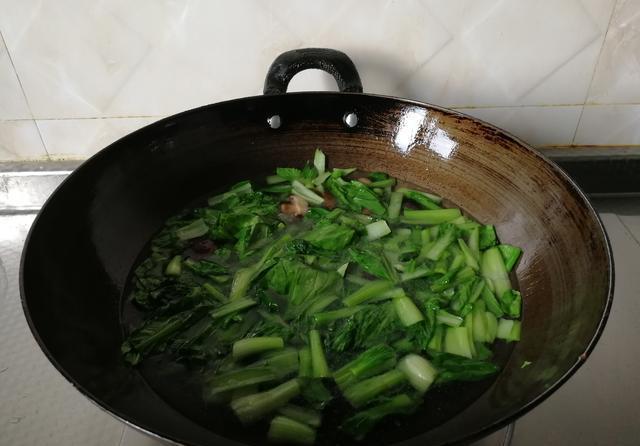  小青菜|鲜香鹌鹑蛋肉圆香菇青菜面，荤素搭配，十分好吃，热乎乎暖胃！