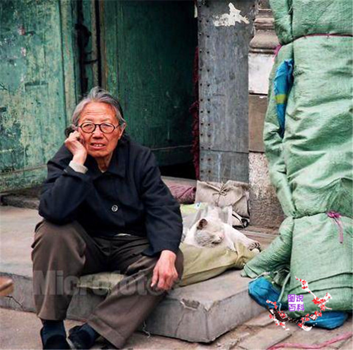  人心|寒了好人心：拾荒老人捡到巨款归还失主，失主一句话让人无奈