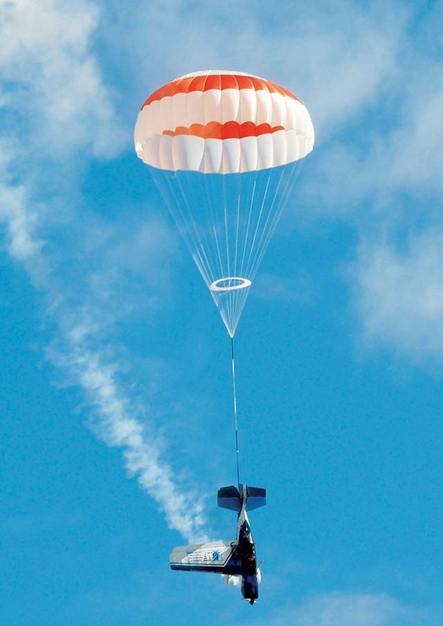 飞机|C919身后为何拉出一朵伞花?关键时刻保命,让国产飞机更安全