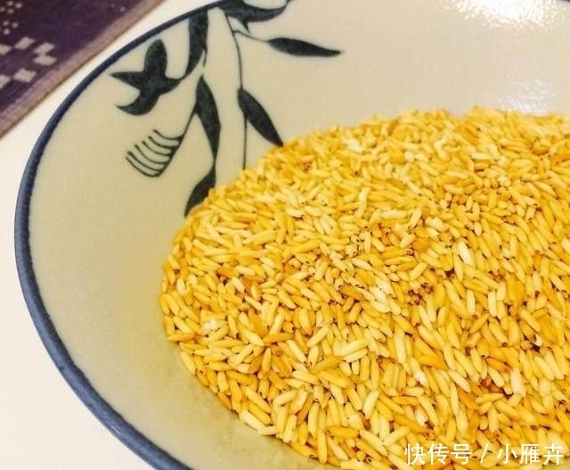 炒米|大妈在海底捞排队吃火锅,快到号时离开了,路人从背包发现问题