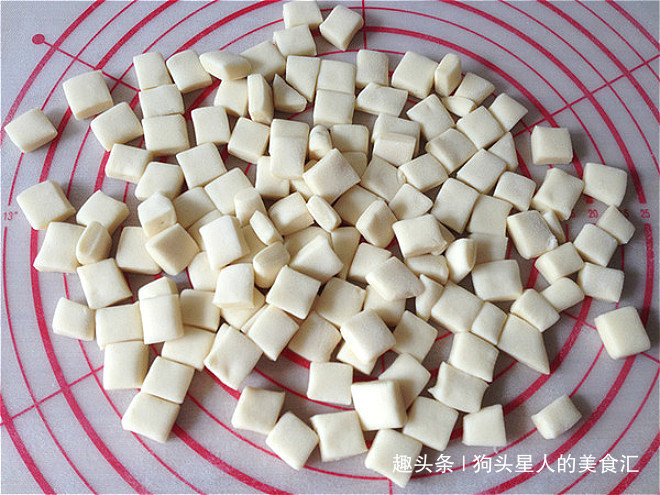  平底锅|教你做奶香小馒头，不加一滴油和水，一个平底锅就搞定